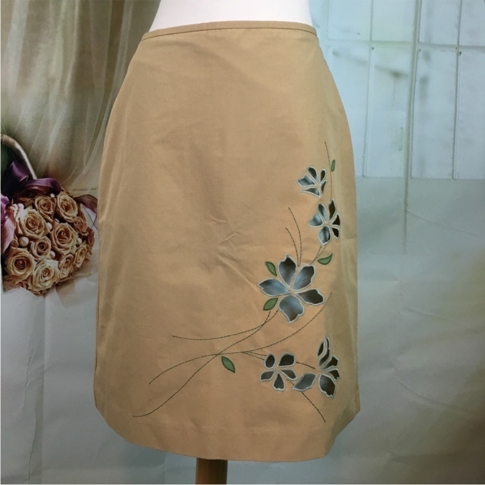 Loft Tan Skirt With Embroidered Floral Cutout 6P